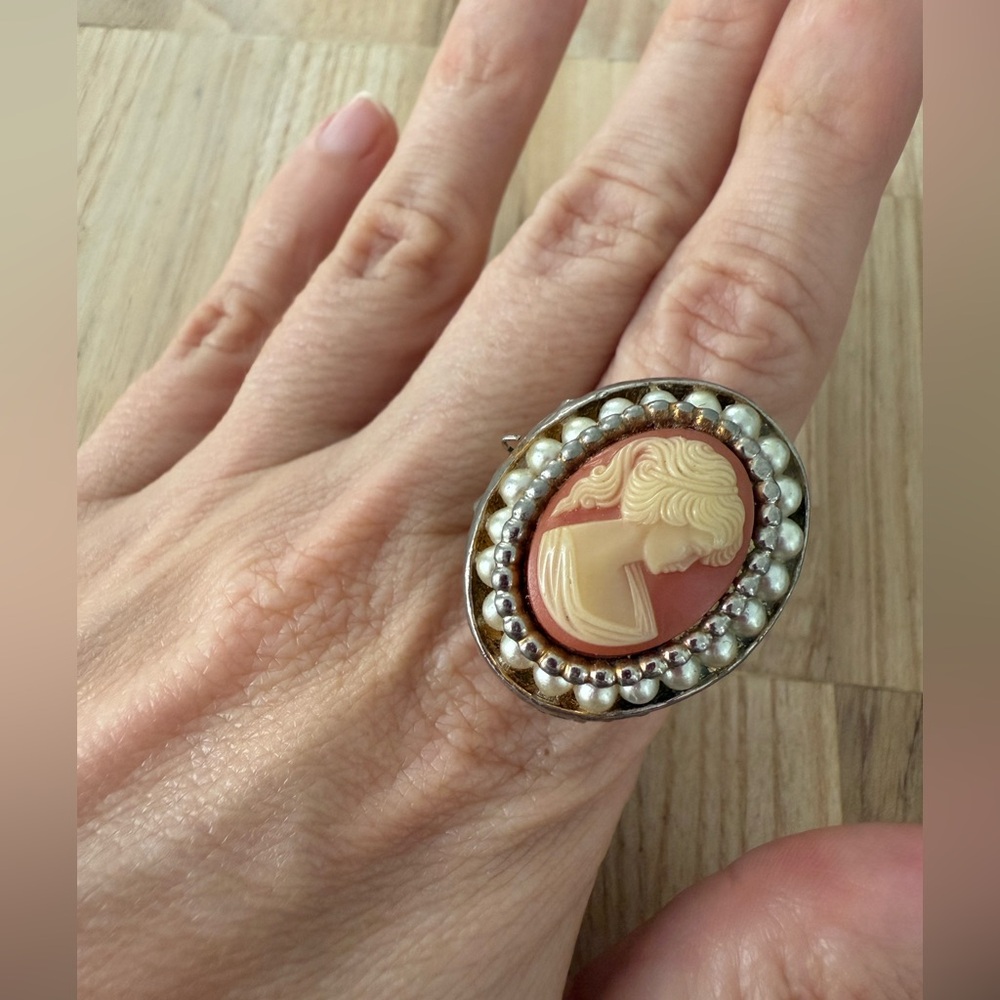 Vintage chateau hidden peek a boo mechanical watch cameo ring for parts repair